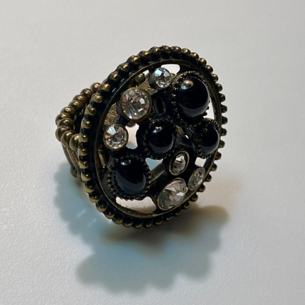 Oversized Ring Stretch Black and Silver Round Face